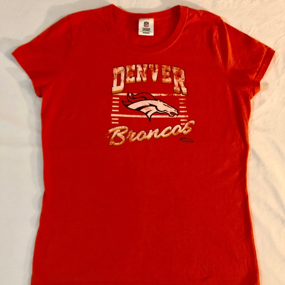 Denver Broncos Women’s Vintage Style Logo Orange T-Shirt Size: Large